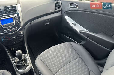 Хэтчбек Hyundai Accent 2012 в 
