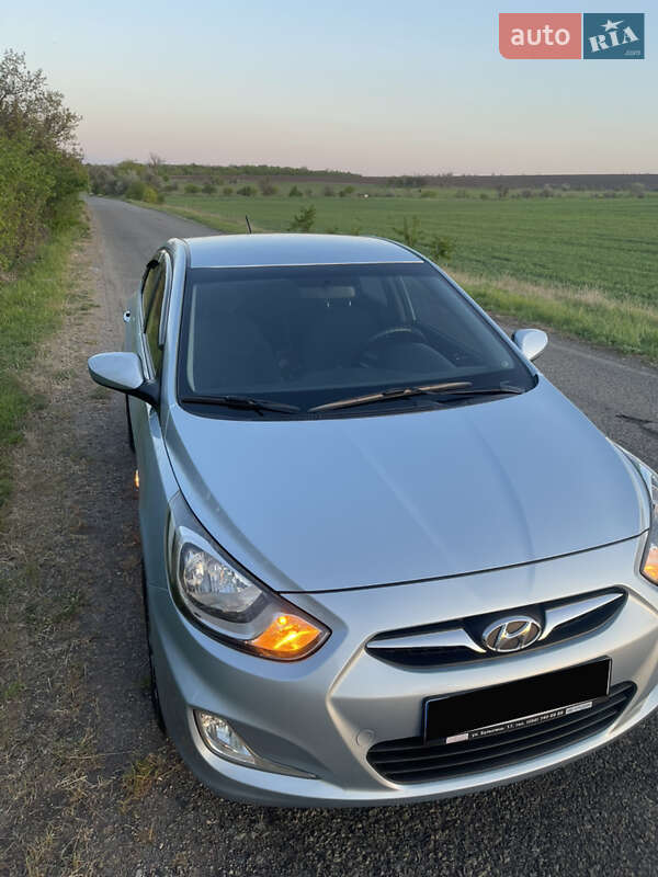 Седан Hyundai Accent 2011 в 