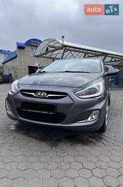 Седан Hyundai Accent 2013 в  фото 10 Седан Hyundai Accent 2013 в
