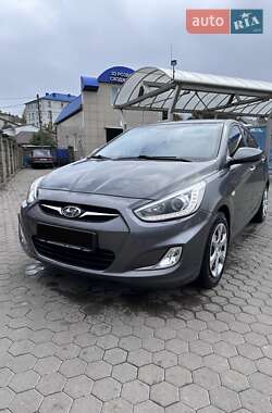 Седан Hyundai Accent 2013 в  фото 13 Седан Hyundai Accent 2013 в