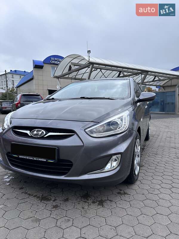 Седан Hyundai Accent 2013 в Луцке фото 4 Седан Hyundai Accent 2013 в Луцке