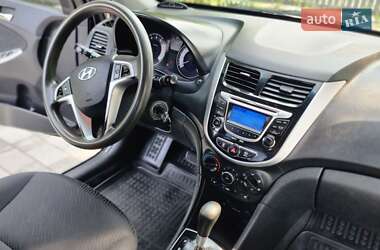 Седан Hyundai Accent 2013 в  фото 20 Седан Hyundai Accent 2013 в