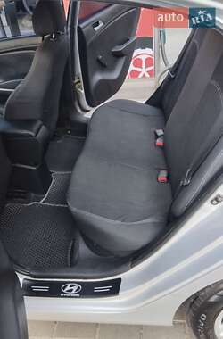 Седан Hyundai Accent 2012 в 