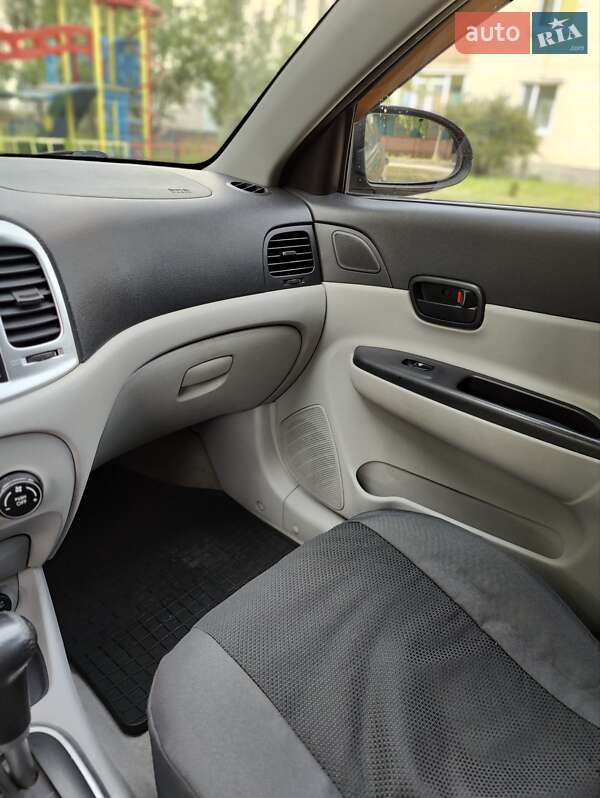 Седан Hyundai Accent 2008 в Днепре