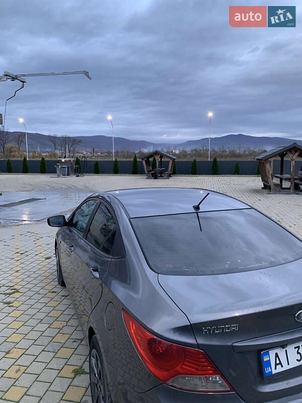 Седан Hyundai Accent 2012 в Иршаве