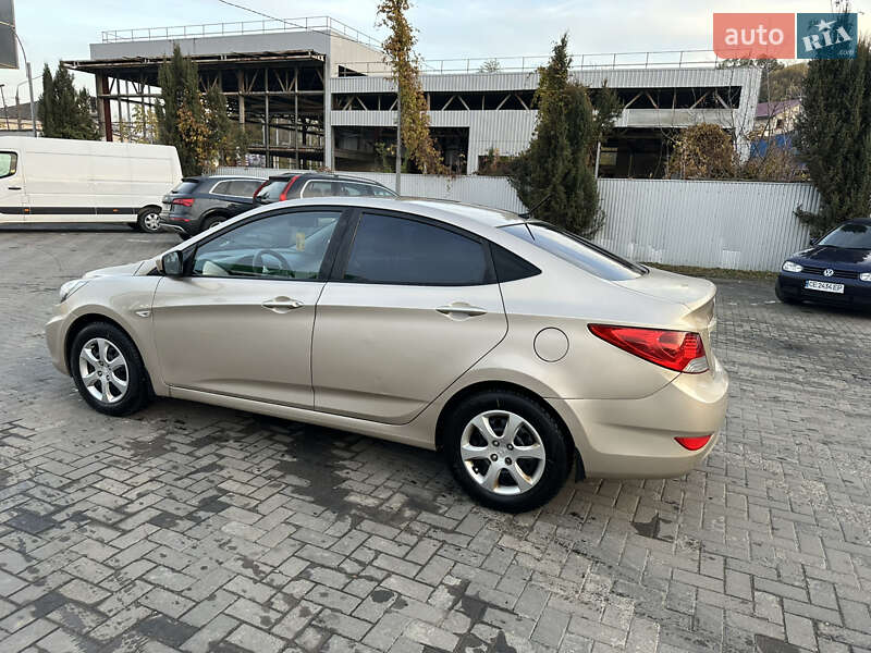 Седан Hyundai Accent 2012 в Черновцах