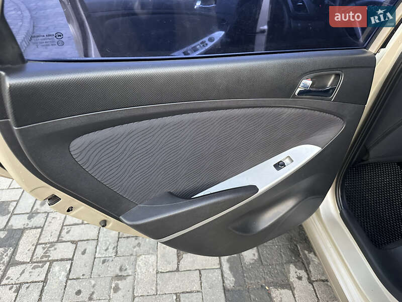 Седан Hyundai Accent 2012 в Черновцах