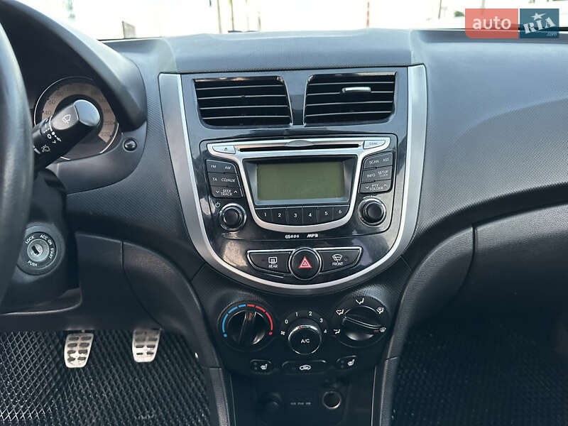 Седан Hyundai Accent 2012 в Черновцах