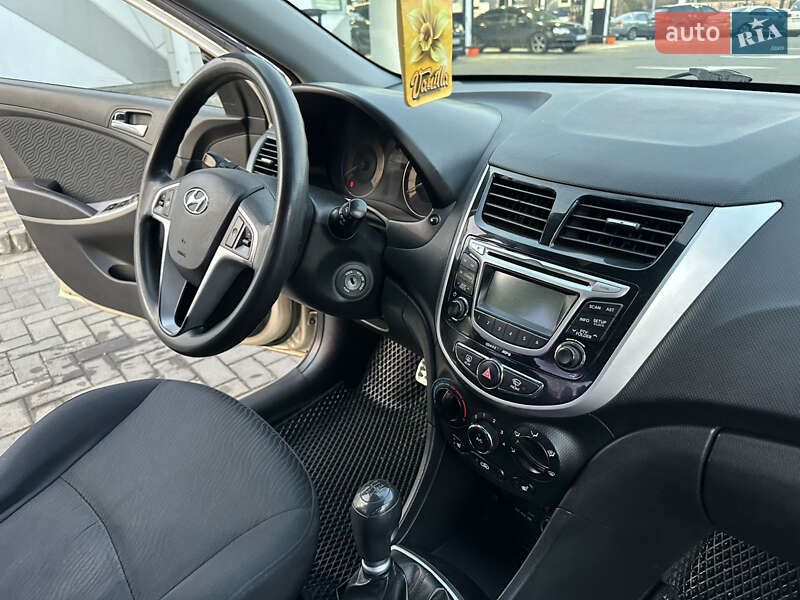 Седан Hyundai Accent 2012 в Черновцах