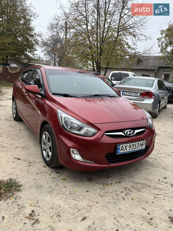 Седан Hyundai Accent 2011 в Краснограде