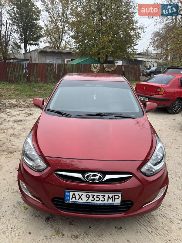 Седан Hyundai Accent 2011 в Краснограде
