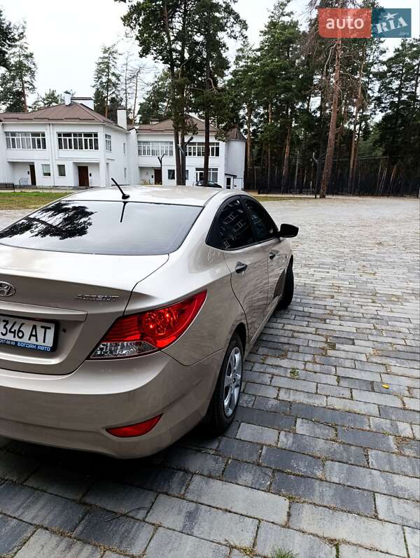 Седан Hyundai Accent 2011 в Ахтырке
