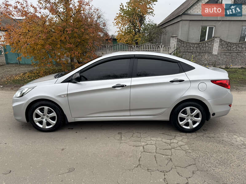 Седан Hyundai Accent 2013 в Краснограде