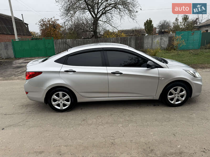 Седан Hyundai Accent 2013 в Краснограде