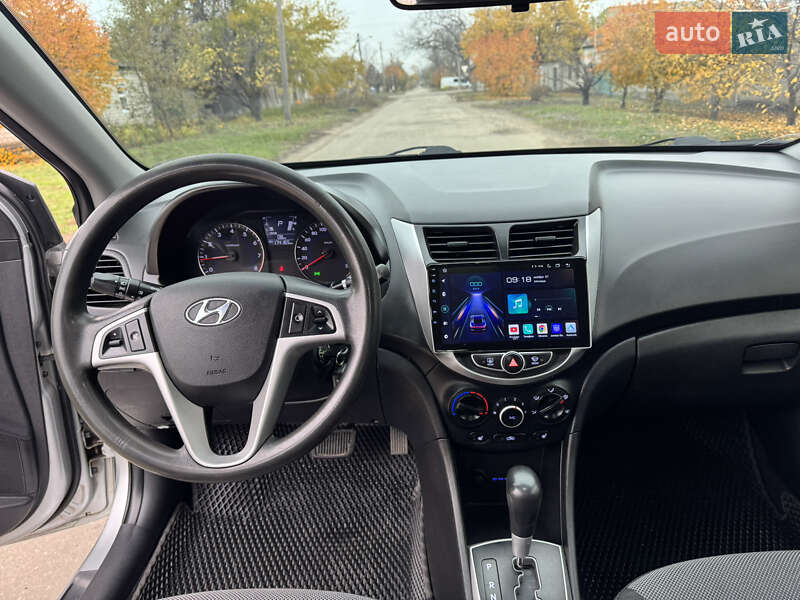 Седан Hyundai Accent 2013 в Краснограде