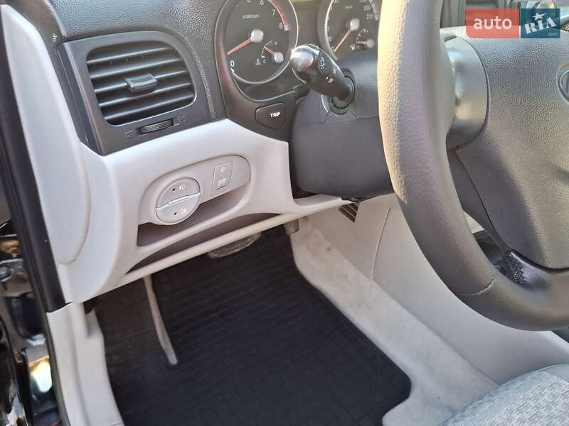 Седан Hyundai Accent 2008 в Днепре