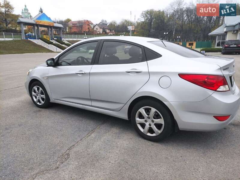 Седан Hyundai Accent 2012 в Обухове