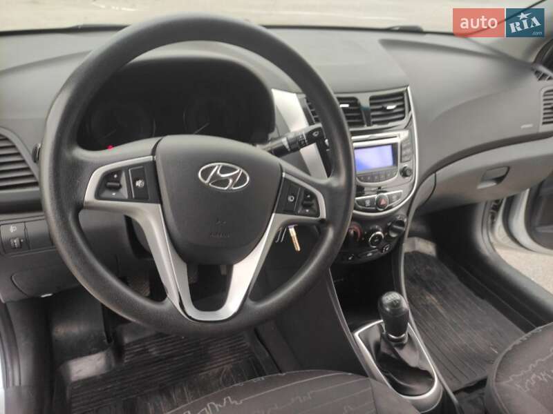 Седан Hyundai Accent 2012 в Обухове