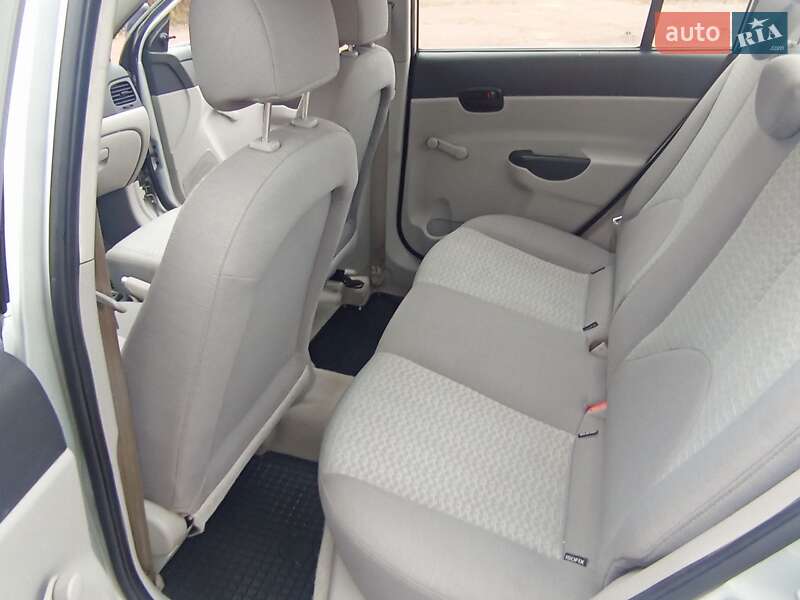 Седан Hyundai Accent 2010 в Мені фото 8 Седан Hyundai Accent 2010 в Мені