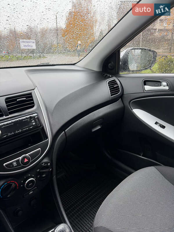 Седан Hyundai Accent 2011 в Сумах