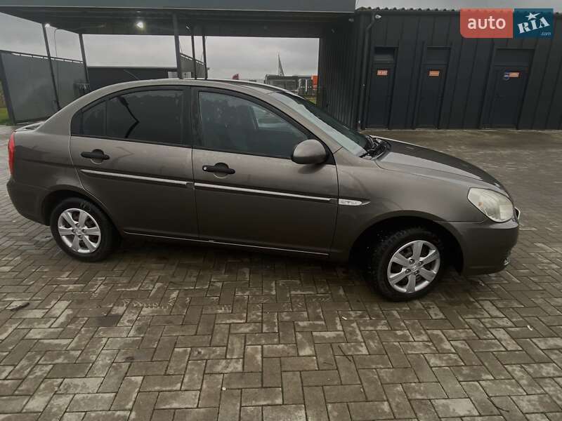 Седан Hyundai Accent 2009 в Буштыне