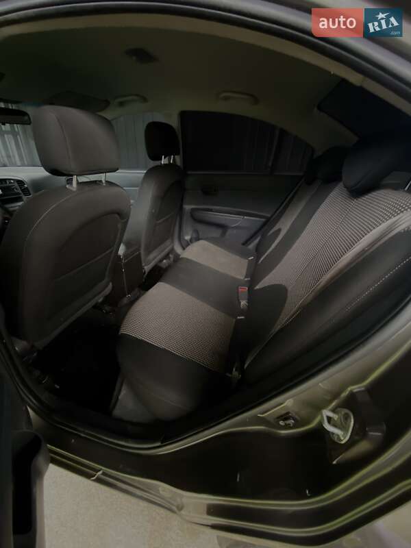 Седан Hyundai Accent 2009 в Буштыне