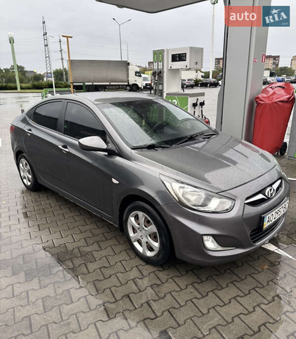 Седан Hyundai Accent 2012 в Мукачево