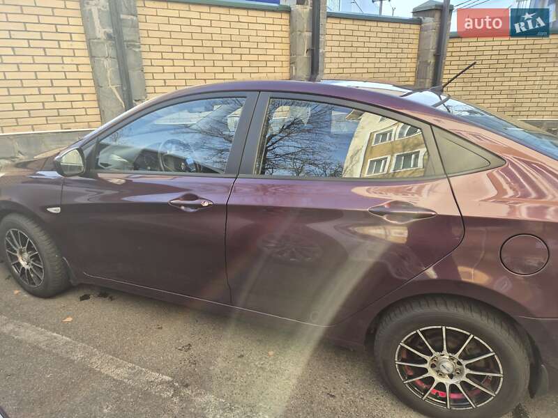 Седан Hyundai Accent 2013 в Києві