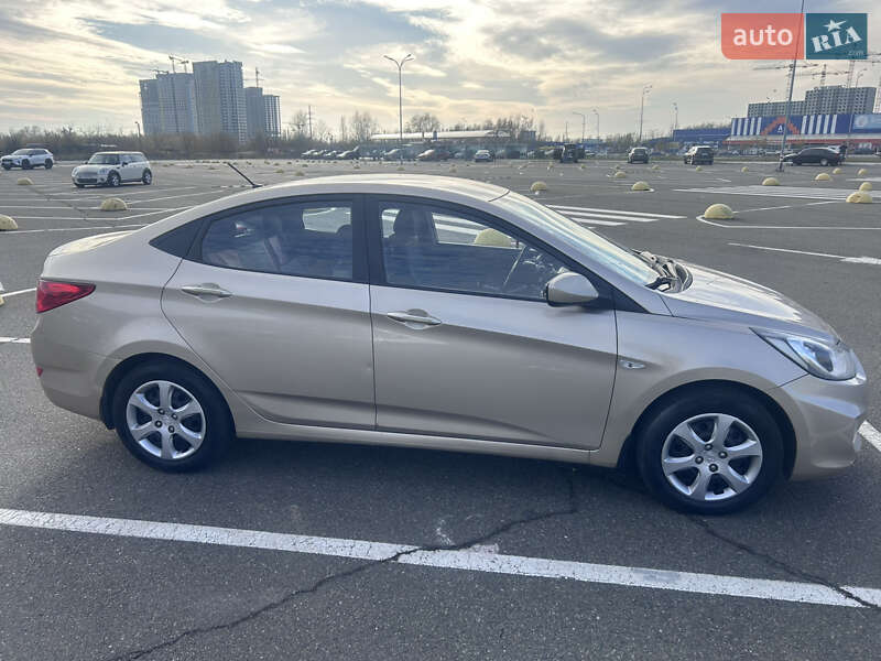 Hyundai Accent 2012 Hyundai Accent 2012