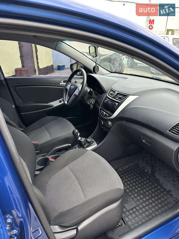 Седан Hyundai Accent 2011 в Каменском