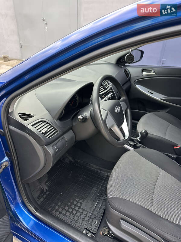 Седан Hyundai Accent 2011 в Каменском