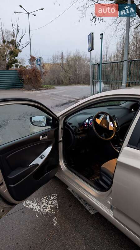 Седан Hyundai Accent 2011 в Киеве