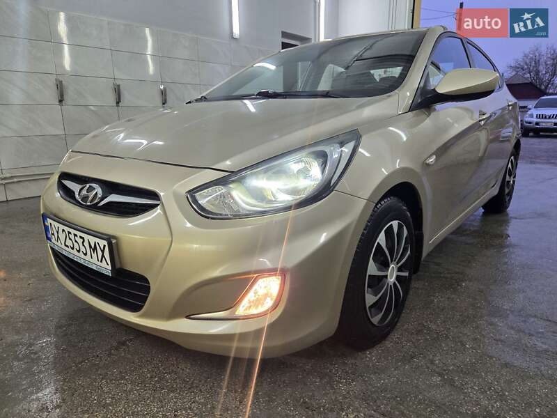 Седан Hyundai Accent 2012 в Краснограде фото Седан Hyundai Accent 2012 в Краснограде