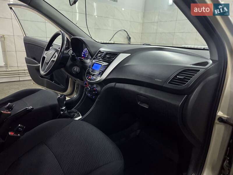 Седан Hyundai Accent 2012 в Краснограде фото 14 Седан Hyundai Accent 2012 в Краснограде