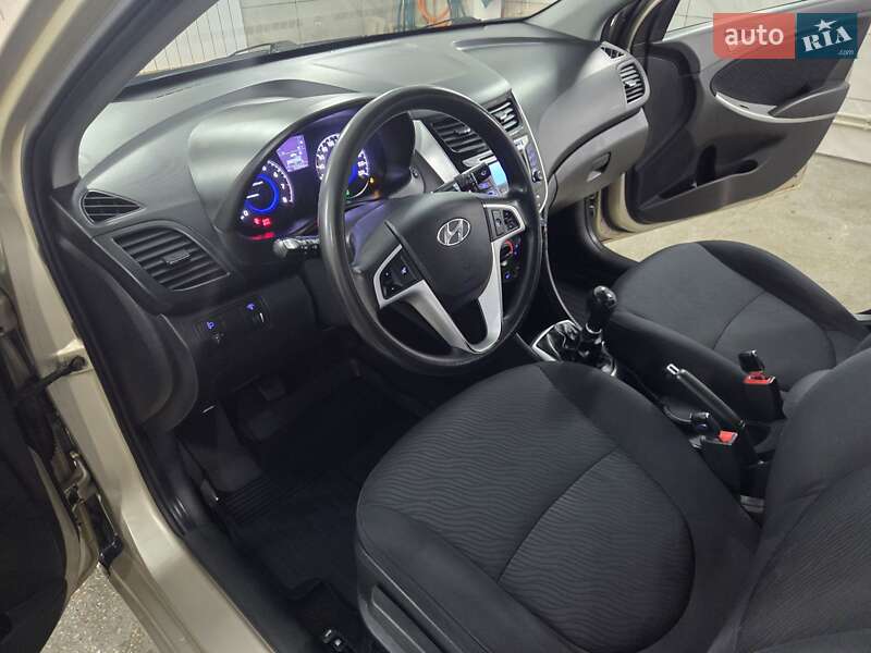 Седан Hyundai Accent 2012 в Краснограде фото 18 Седан Hyundai Accent 2012 в Краснограде