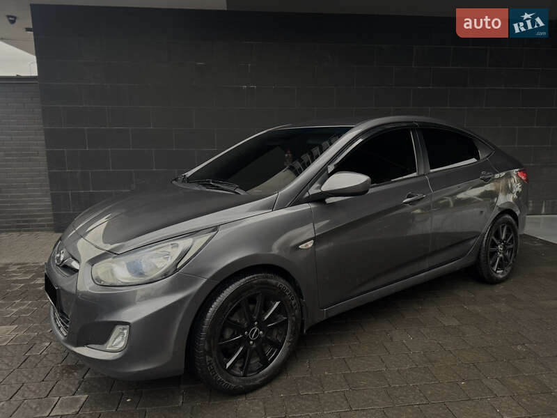 Седан Hyundai Accent 2013 в Ужгороді фото 3 Седан Hyundai Accent 2013 в Ужгороді