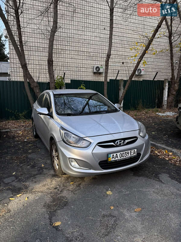 Седан Hyundai Accent 2013 в Киеве фото Седан Hyundai Accent 2013 в Киеве