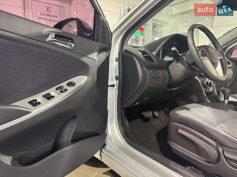 Седан Hyundai Accent 2012 в Киеве