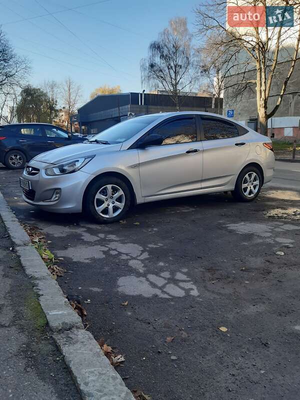 Седан Hyundai Accent 2011 в Львове