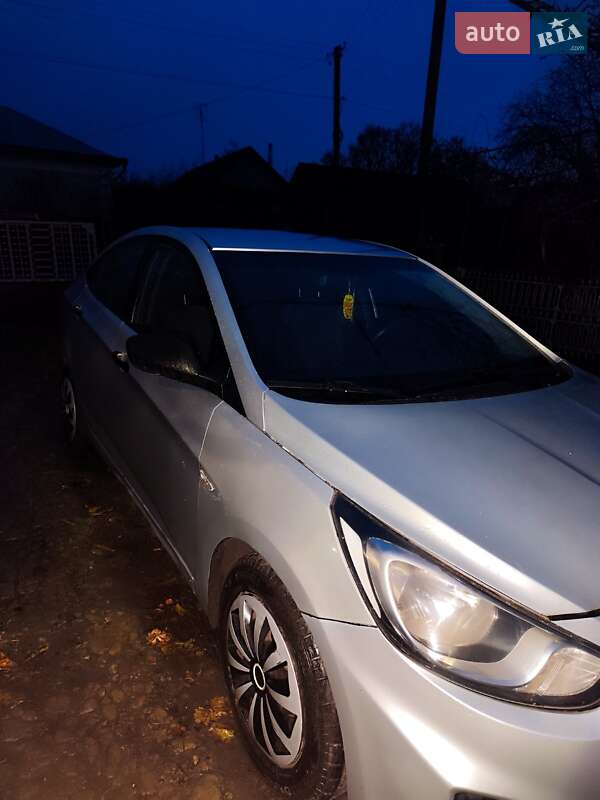 Седан Hyundai Accent 2012 в Кривом Озере