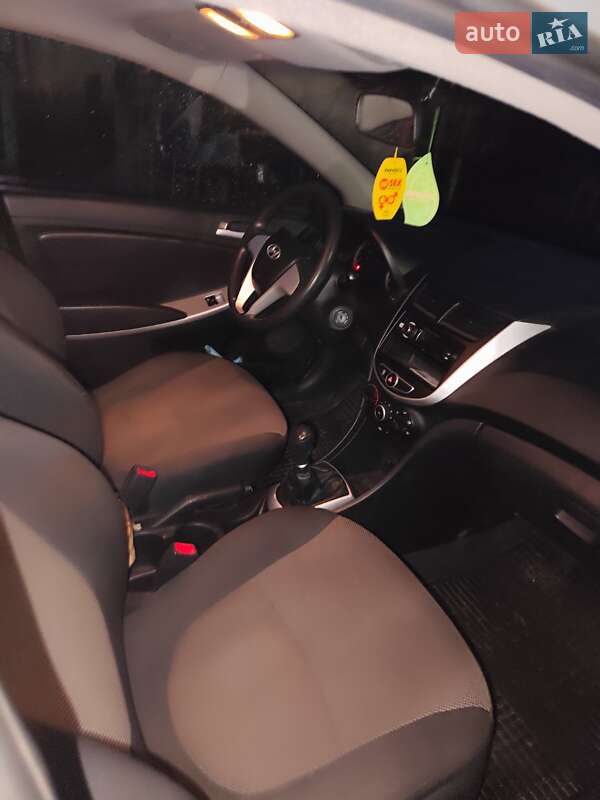 Седан Hyundai Accent 2012 в Кривом Озере