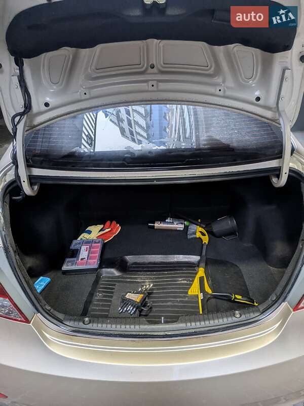 Седан Hyundai Accent 2013 в Ивано-Франковске