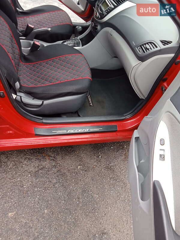 Хэтчбек Hyundai Accent 2012 в Житомире