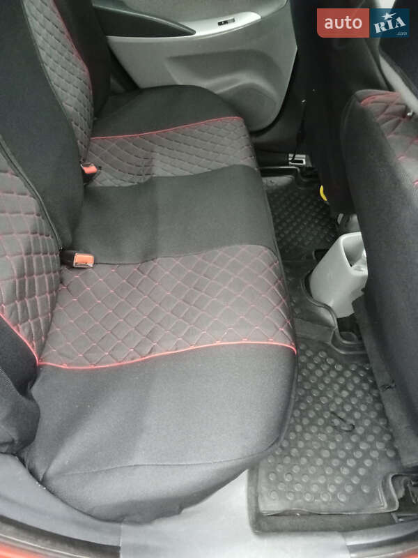 Хэтчбек Hyundai Accent 2012 в Житомире