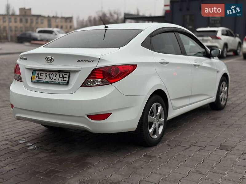 Седан Hyundai Accent 2013 в Кривому Розі