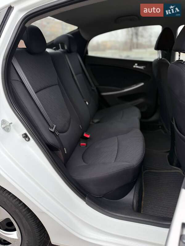 Седан Hyundai Accent 2013 в Кривому Розі