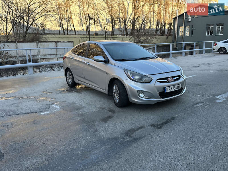 Hyundai Accent 2012