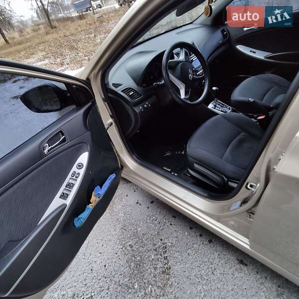 Седан Hyundai Accent 2012 в Ромнах фото 14 Седан Hyundai Accent 2012 в Ромнах