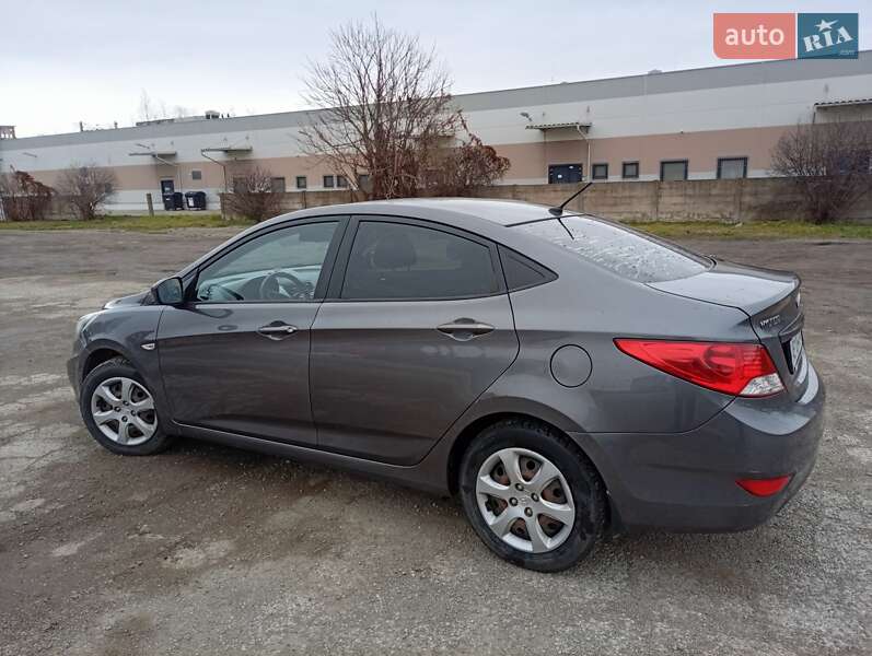 Седан Hyundai Accent 2012 в Ужгороді