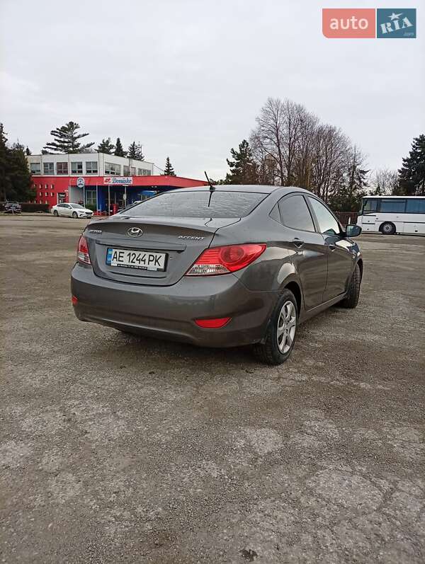 Седан Hyundai Accent 2012 в Ужгороді